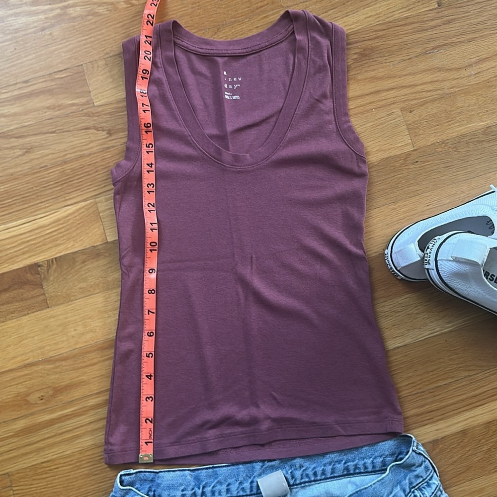 A new day scoop neck T-shirt, size small
